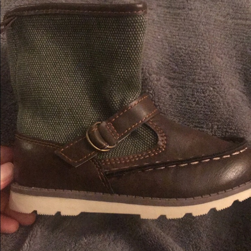 Carter’s Brown Toddler boys 8